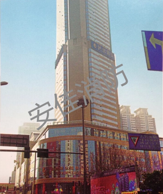 金鹰国际中心钢质防火门安装案例